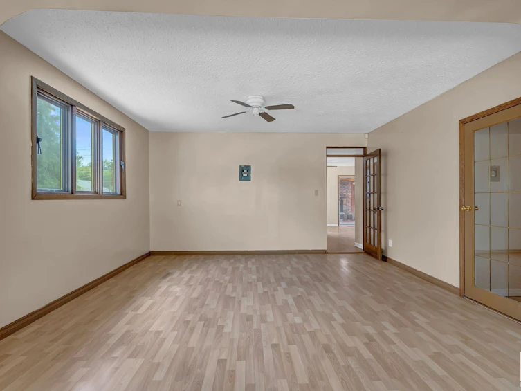 12244 77 Street, Edmonton, AB, T5B 2H1 - 6