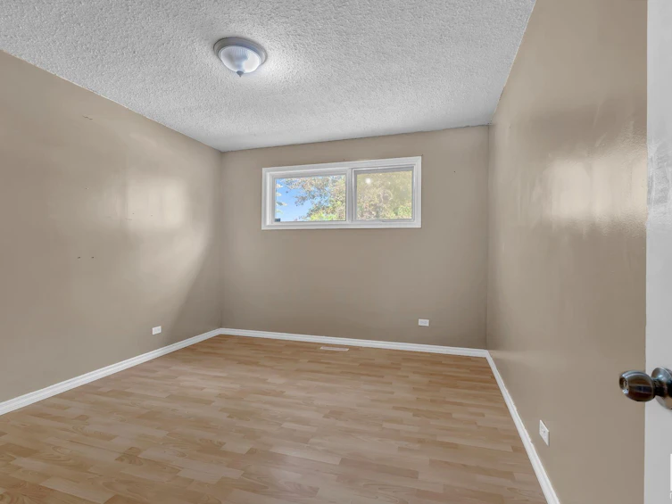 12244 77 Street, Edmonton, AB, T5B 2H1 - 13