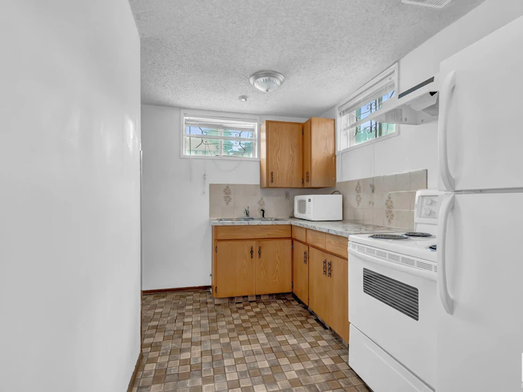 12244 77 Street, Edmonton, AB, T5B 2H1 - 26