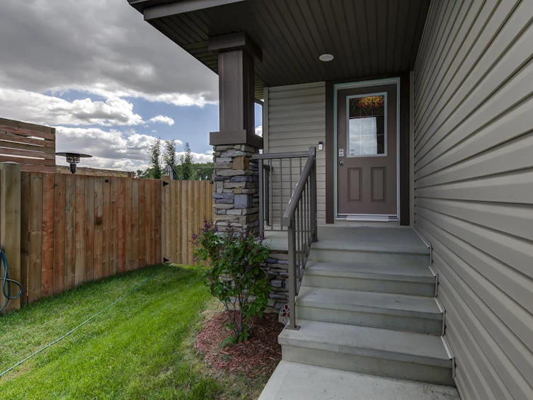20515 128 Avenue NW, Edmonton, AB, T5S 0L8 - 2