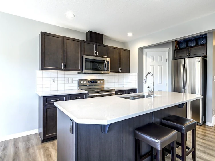 20515 128 Avenue NW, Edmonton, AB, T5S 0L8 - 8