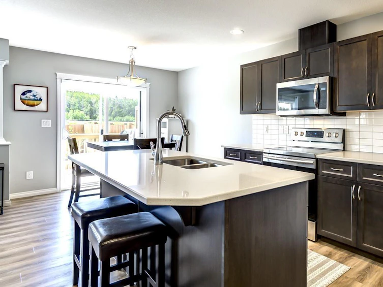 20515 128 Avenue NW, Edmonton, AB, T5S 0L8 - 9