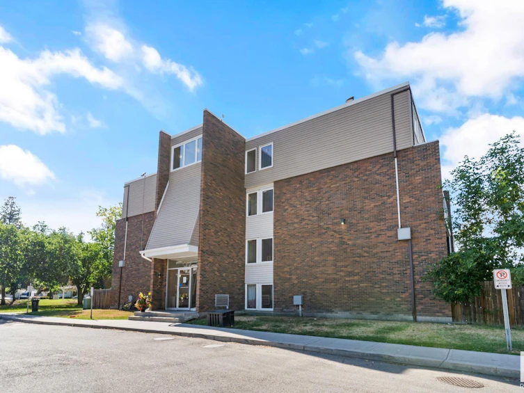 111-7815 159 Street NW, Edmonton, AB, T5R 2E1 - 2