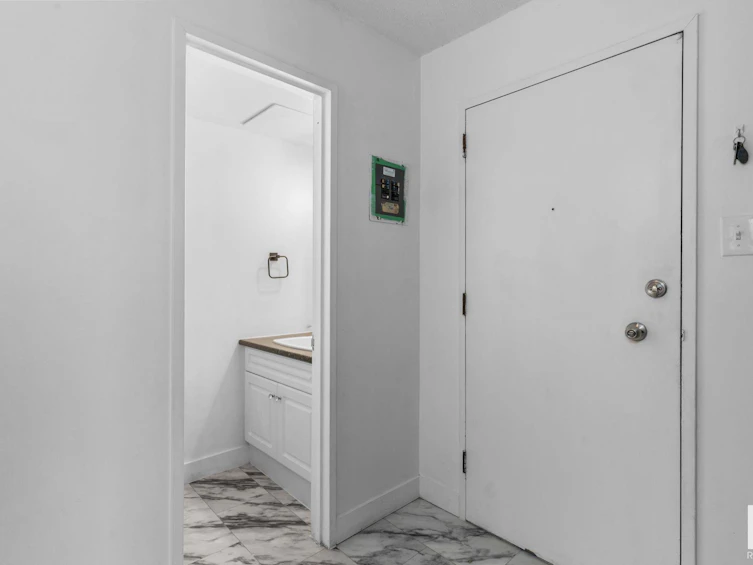 111-7815 159 Street NW, Edmonton, AB, T5R 2E1 - 4