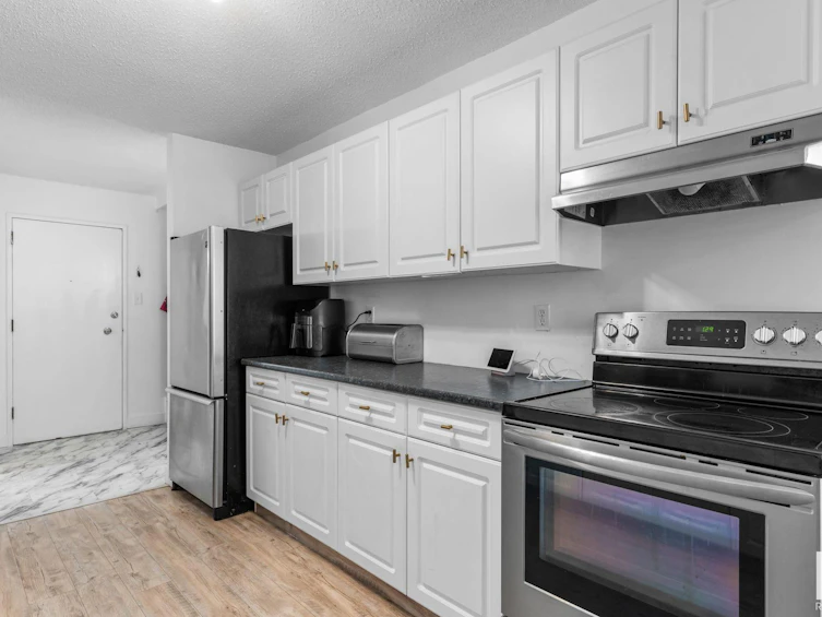111-7815 159 Street NW, Edmonton, AB, T5R 2E1 - 9