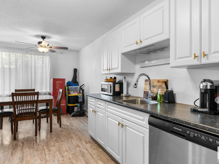 111-7815 159 Street NW, Edmonton, AB, T5R 2E1 - 10