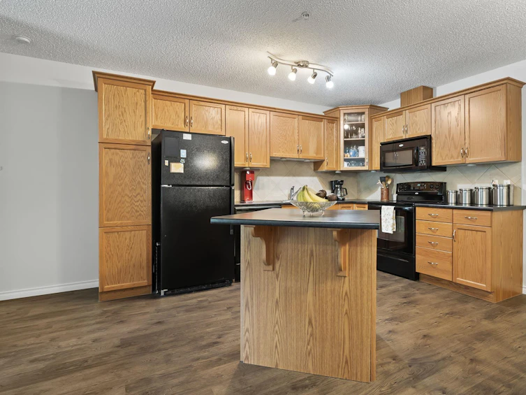131-2436 Guardian Road NW, Edmonton, AB, T5T 2P5 - 5