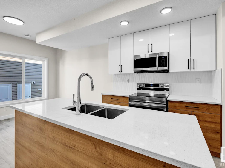 12740 130 Street, Edmonton, AB, T5L 1L2 - 11