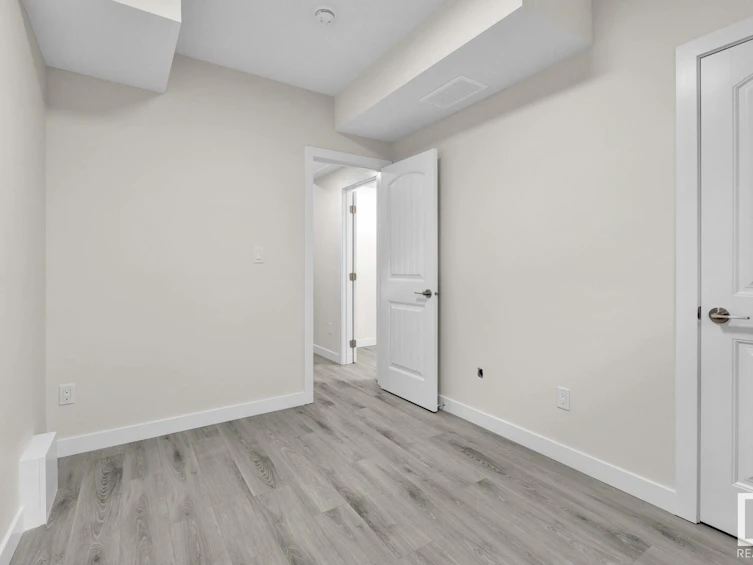 12740 130 Street, Edmonton, AB, T5L 1L2 - 42