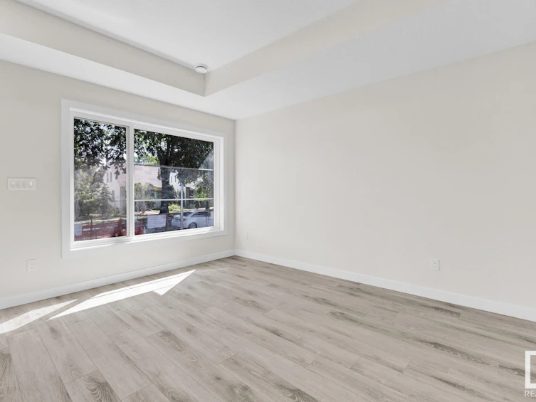 12742 130 Street, Edmonton, AB, T5L 1L2 - 9