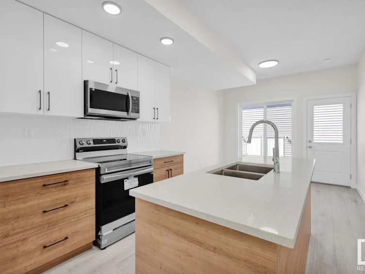 12742 130 Street, Edmonton, AB, T5L 1L2 - 10