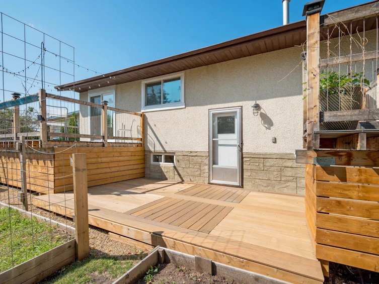 5409 35 Avenue, Edmonton, AB, T6L 1C5 - 9