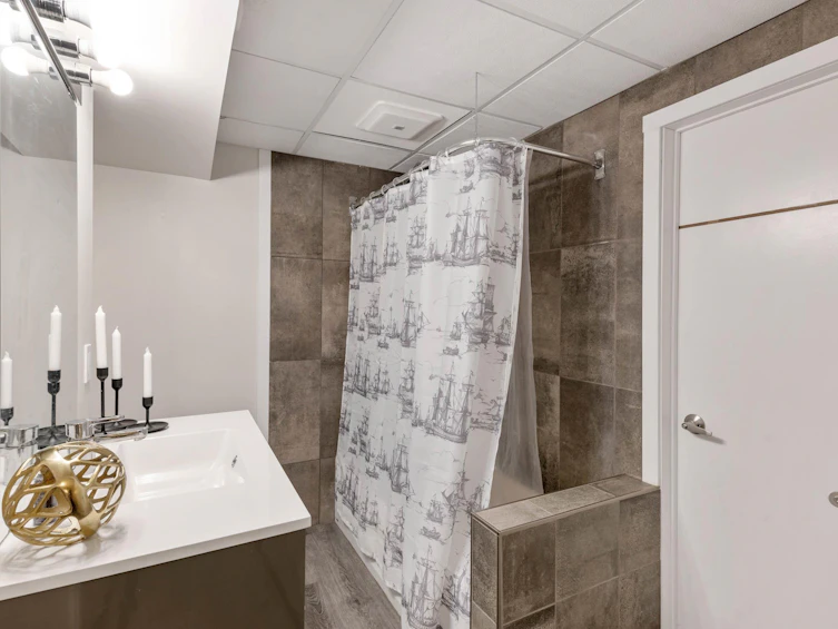 5409 35 Avenue, Edmonton, AB, T6L 1C5 - 57