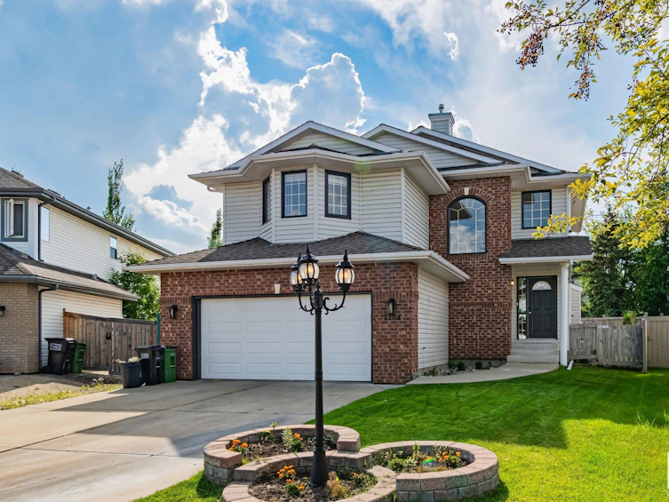 1104 116a Street, Edmonton, AB, T6J 6Y7