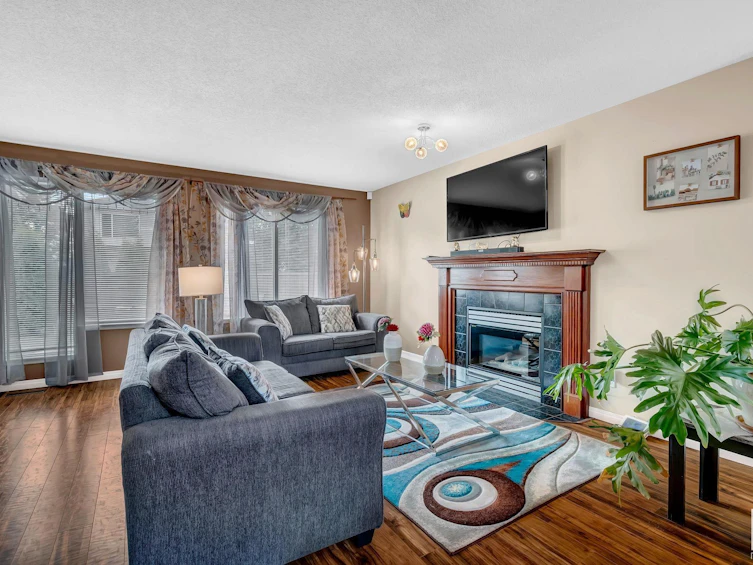 1104 116a Street, Edmonton, AB, T6J 6Y7 - 4