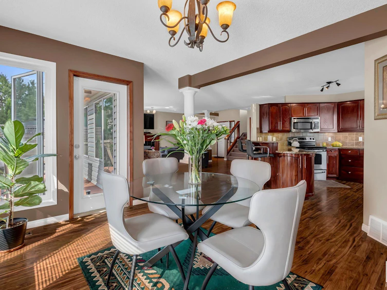1104 116a Street, Edmonton, AB, T6J 6Y7 - 9
