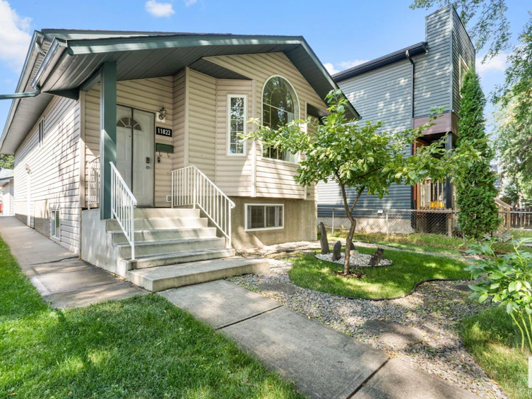 11822 78 Street, Edmonton, AB, T5B 2J4