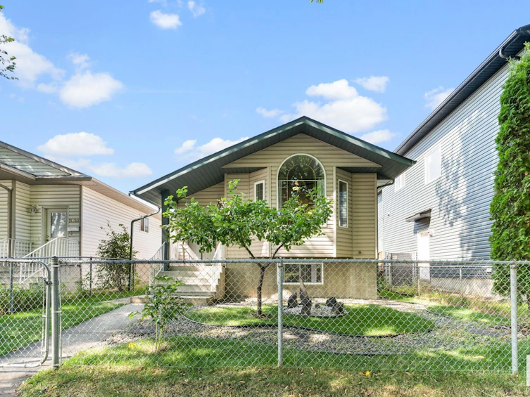 11822 78 Street, Edmonton, AB, T5B 2J4 - 3