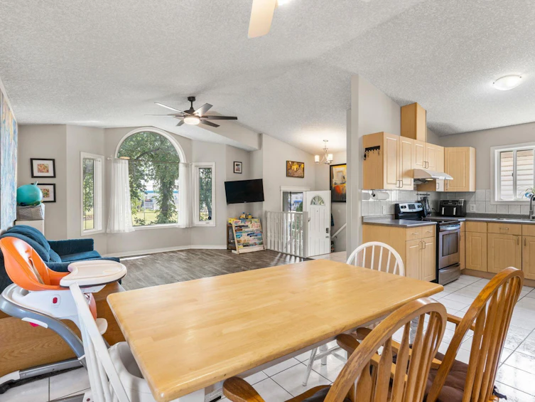 11822 78 Street, Edmonton, AB, T5B 2J4 - 11