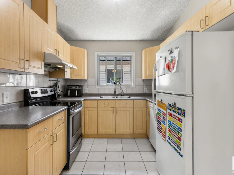 11822 78 Street, Edmonton, AB, T5B 2J4 - 12