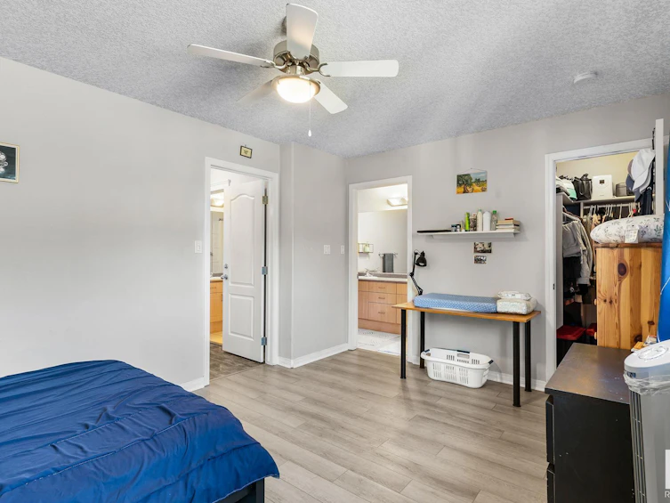11822 78 Street, Edmonton, AB, T5B 2J4 - 17