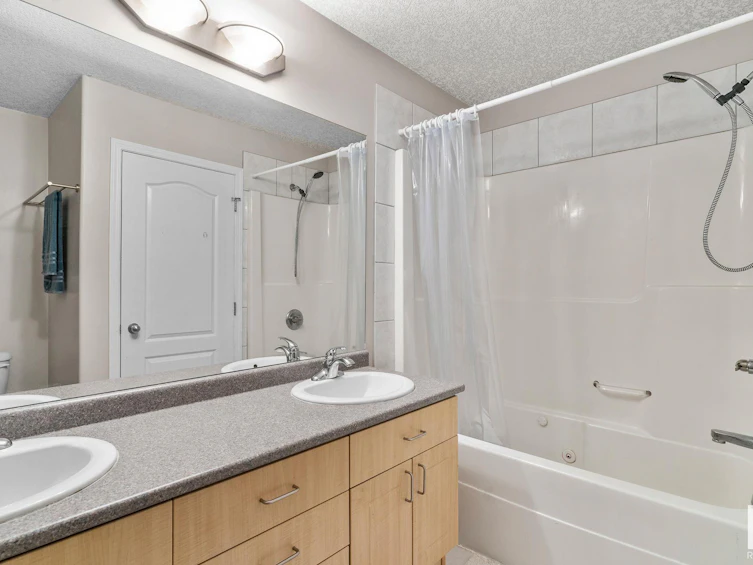 11822 78 Street, Edmonton, AB, T5B 2J4 - 24