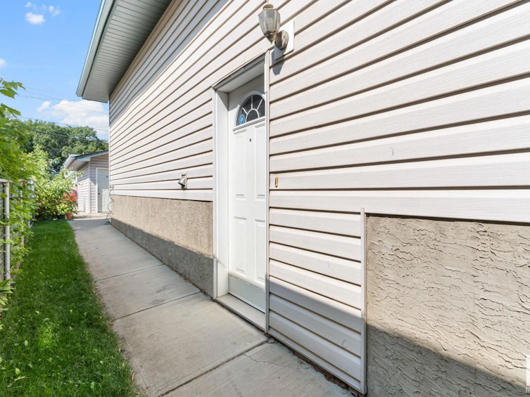 11822 78 Street, Edmonton, AB, T5B 2J4 - 34