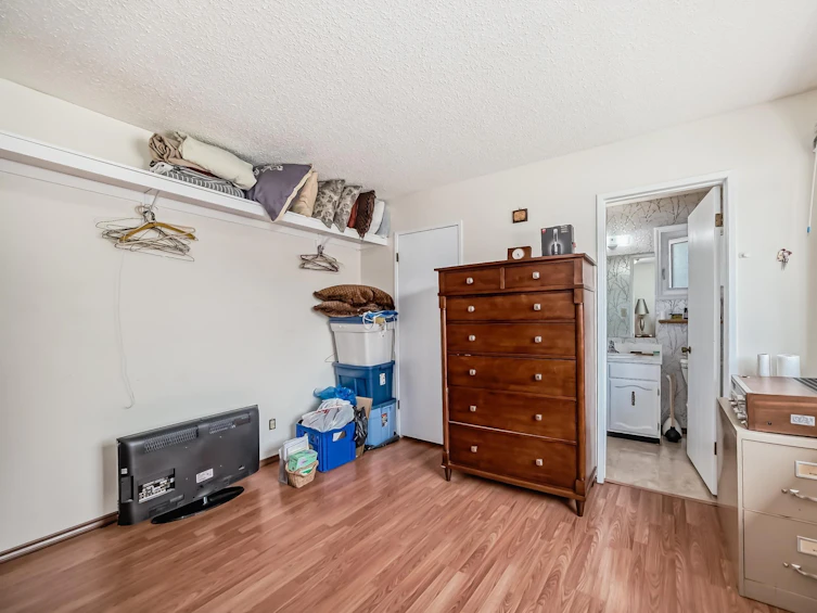 2424 83 Street NW, Edmonton, AB, T6K 3G8 - 23