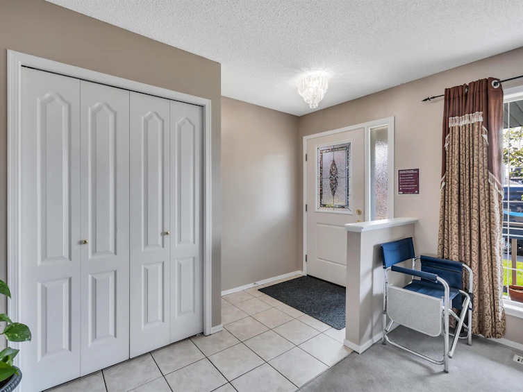 2114 37 Avenue, Edmonton, AB, T6T 1S2 - 9