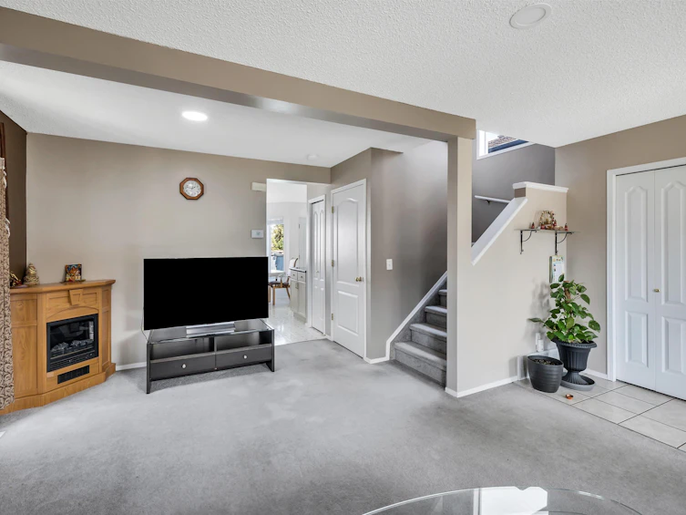 2114 37 Avenue, Edmonton, AB, T6T 1S2 - 12