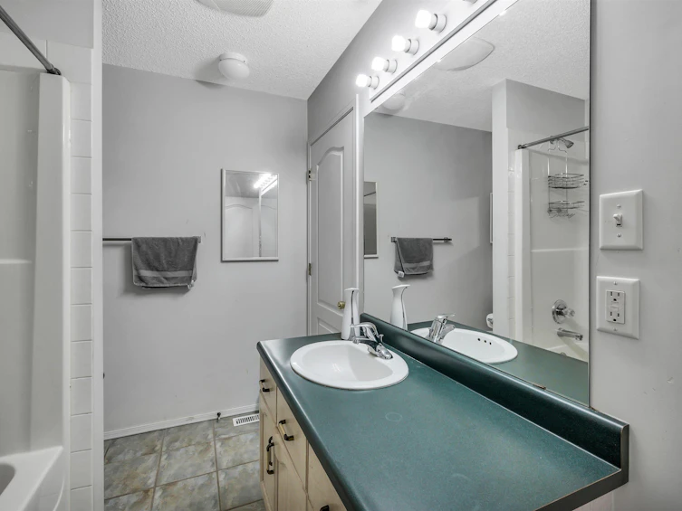 2114 37 Avenue, Edmonton, AB, T6T 1S2 - 33