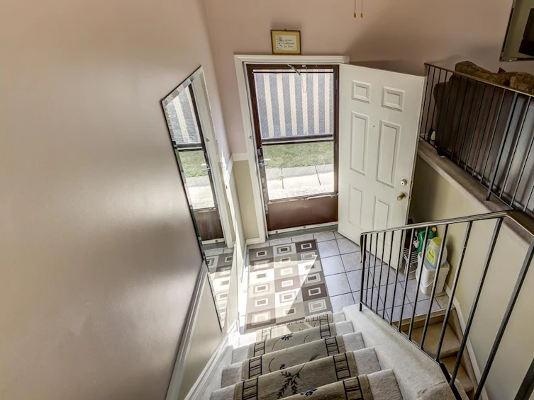 6038 35a Avenue NW, Edmonton, AB, T6L 1G8 - 3