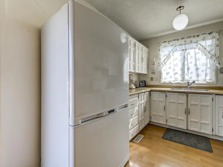 6038 35a Avenue NW, Edmonton, AB, T6L 1G8 - 9