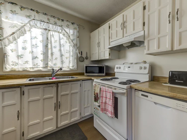 6038 35a Avenue NW, Edmonton, AB, T6L 1G8 - 11