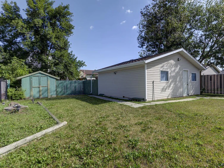 6038 35a Avenue NW, Edmonton, AB, T6L 1G8 - 31