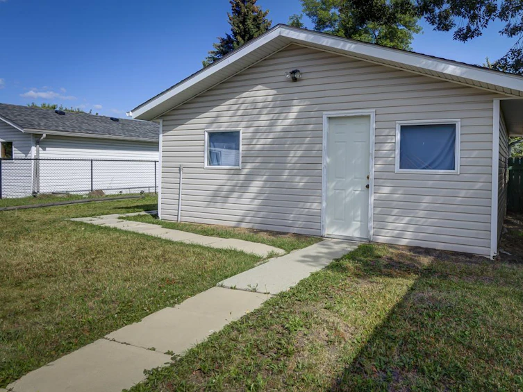 6038 35a Avenue NW, Edmonton, AB, T6L 1G8 - 32