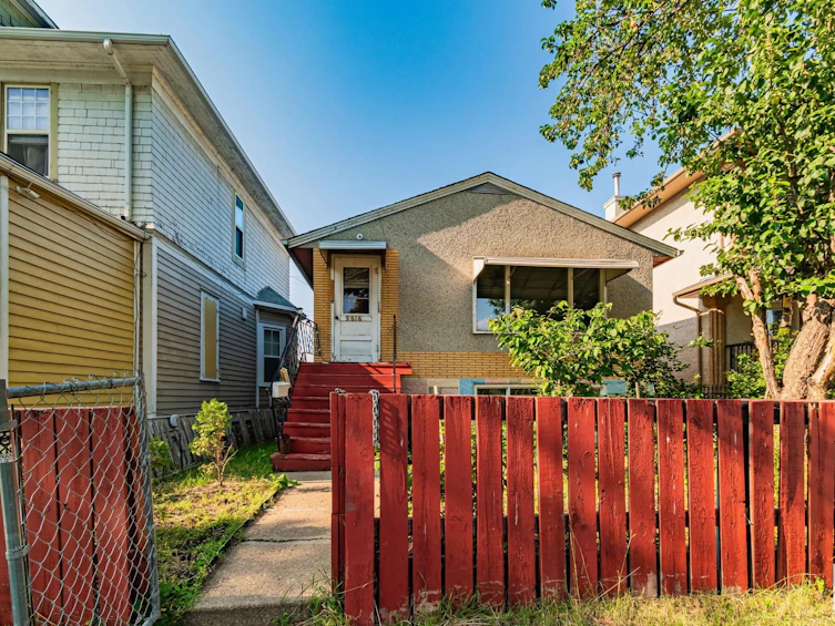 9616 110a Avenue, Edmonton, AB, T5H 1J9