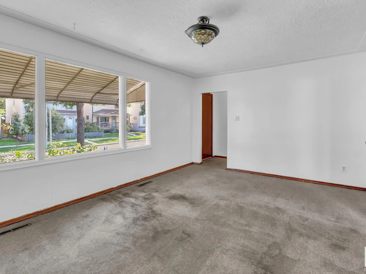 9616 110a Avenue, Edmonton, AB, T5H 1J9 - 3