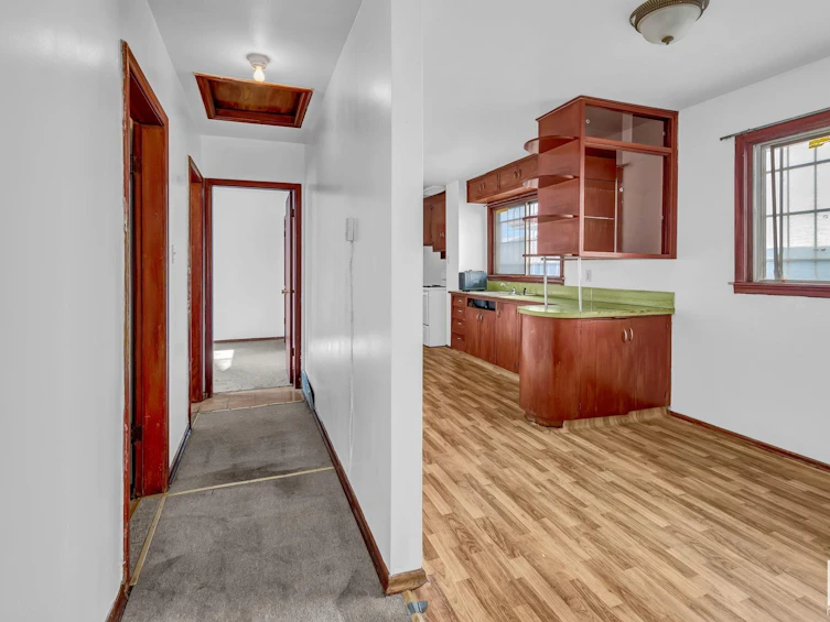 9616 110a Avenue, Edmonton, AB, T5H 1J9 - 4