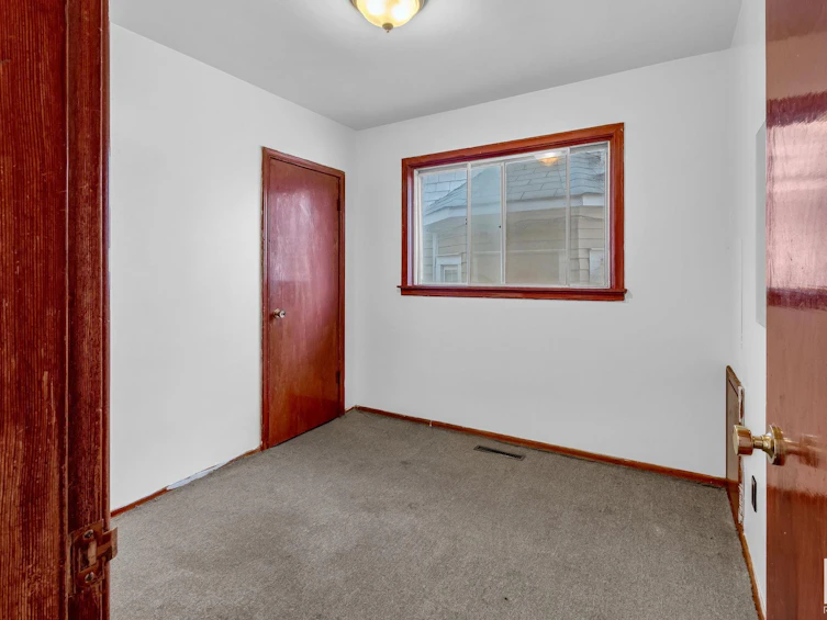 9616 110a Avenue, Edmonton, AB, T5H 1J9 - 6
