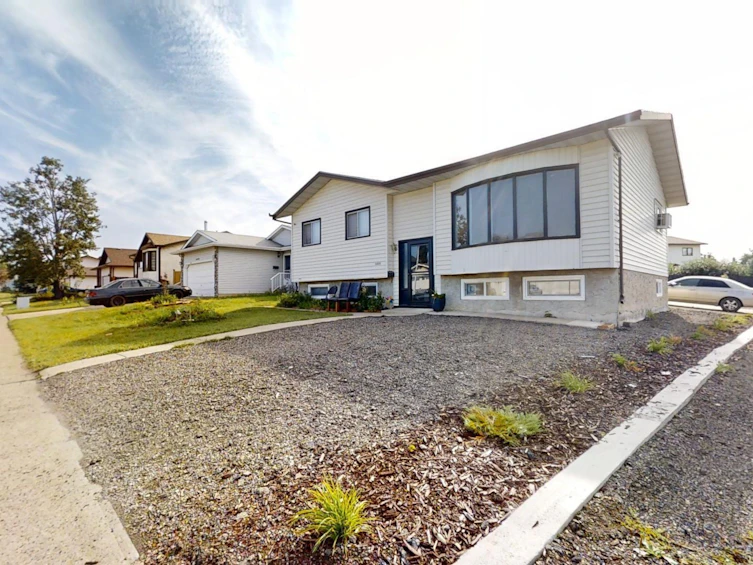 14524 32st, Edmonton, AB, T5Y 2K5
