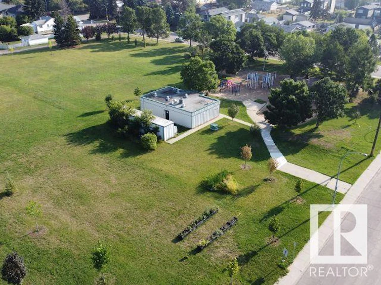 9301 156 Street, Edmonton, AB, T5R 1Z3 - 3
