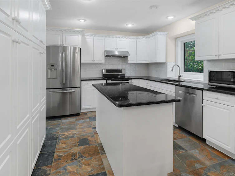 11514 13 Avenue, Edmonton, AB, T6J 7A3 - 10