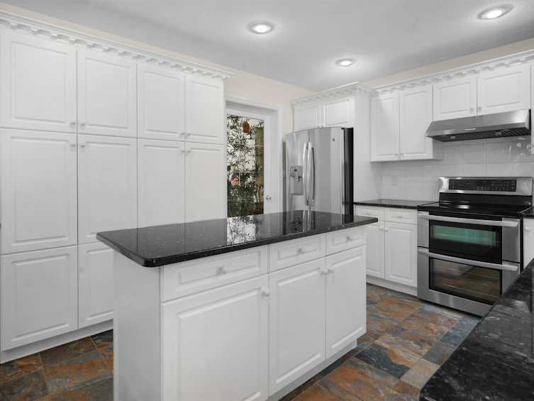 11514 13 Avenue, Edmonton, AB, T6J 7A3 - 12