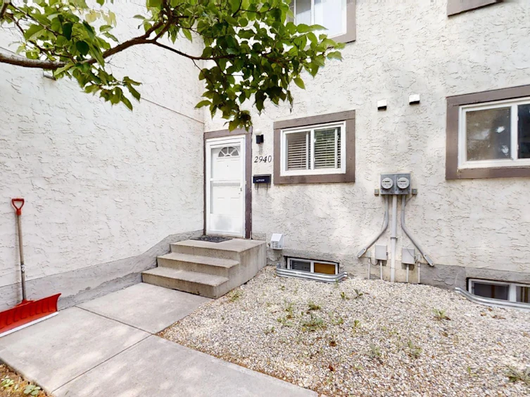 2940 36st, Edmonton, AB, T6L 5H4 - 2