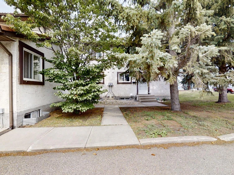 2940 36st, Edmonton, AB, T6L 5H4 - 3