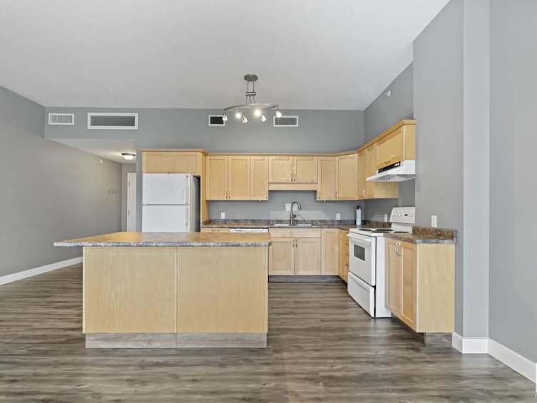 403-10106 105 Street, Edmonton, AB, T5J 5E7 - 9