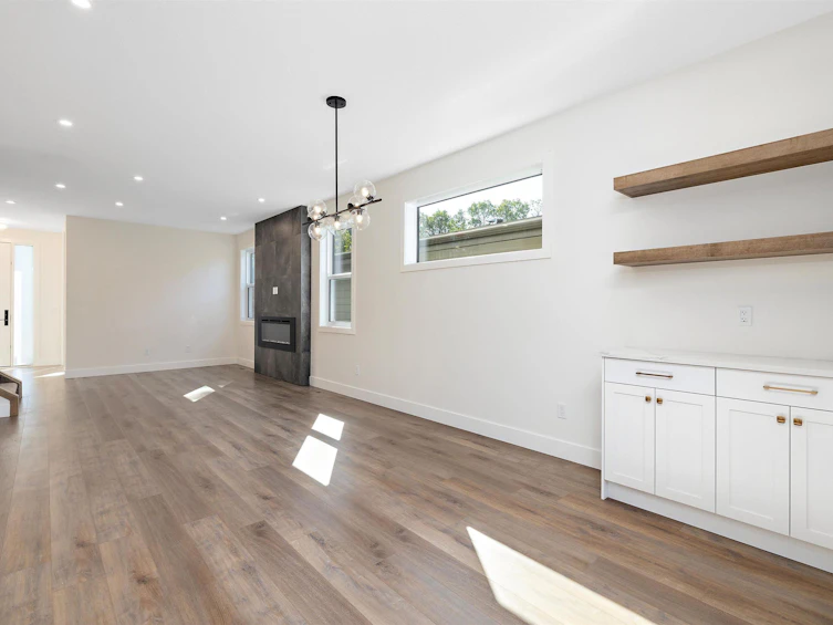 11024 129 Street, Edmonton, AB, T5M 0Y3 - 11