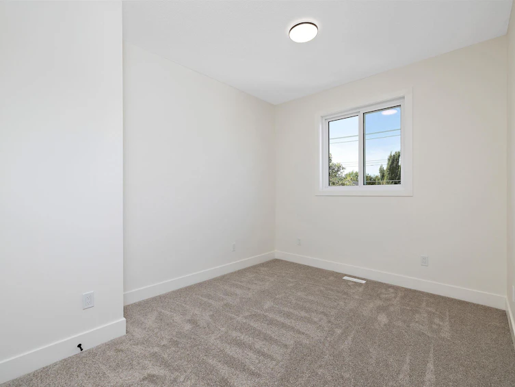11024 129 Street, Edmonton, AB, T5M 0Y3 - 26