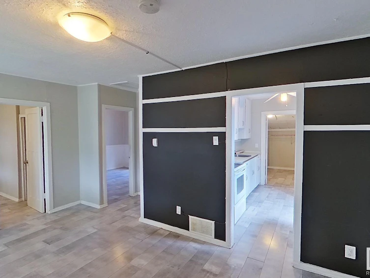 9846 72 Avenue, Edmonton, AB, T6E 0Z1 - 6